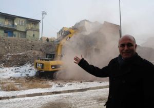 Yakutiye yıkıyor..!